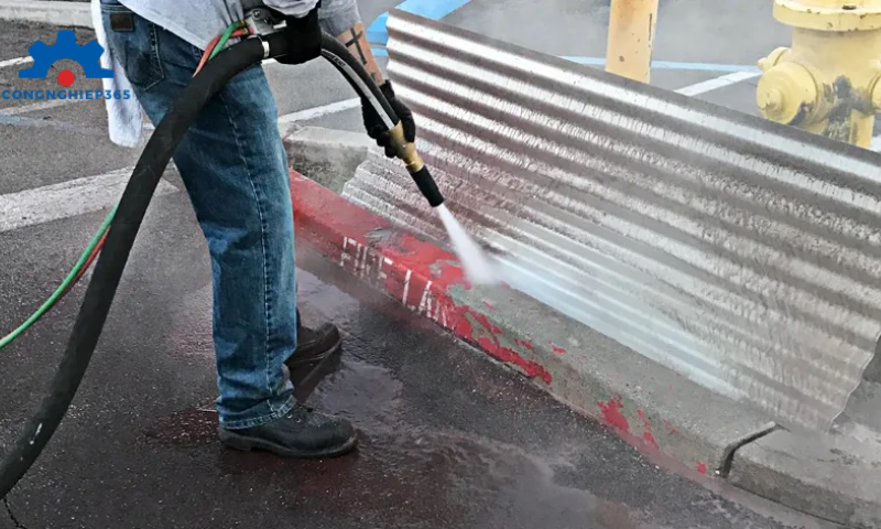 Để đánh giá hiệu suất của máy phun cát, bạn cần dựa vào các tiêu chí cụ thể, giúp xác định năng suất, mức tiêu hao vật liệu và hiệu quả vận hành